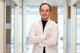 ust-cenedeki-kemik-yetersizliklerinde-zigomatik-implant-cozum-olabilir.jpg