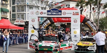 castrol-ford-team-turkiye-ege-rallisinde-podyumda.jpg