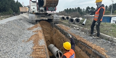 isu-cayirova-sekerpinarda-yeni-altyapi-hatlari-yapiyor.jpg