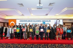 baskan-zeyrek-zirvede-ortaya-cikan-fikirler-manisanin-gelecegi-icin-bir-eylem-rehberine-donusecek.jpg