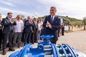 dikilide-toprak-suyla-bulustu-uretici-bayram-sevinci-yasadi.jpg
