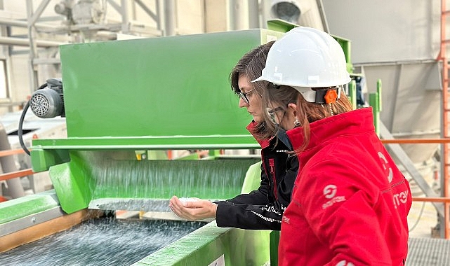 200-bin-pet-sisenin-geri-donusturulmesi-2-bin-168-ton-sera-gazinin-atmosfere-salinmasini-engelliyor.jpg