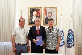 prof-dr-apaydinin-yeni-kitabi-burun-cerrahisinde-referans-niteligi-tasiyor.jpg