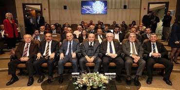 ege-hububat-bakliyat-yagli-tohumlar-ve-mamulleri-ihracatcilari-birliginde-muhammet-ozturk-guven-tazeledi.jpg