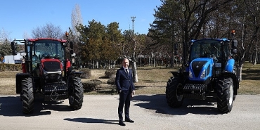konya-tarim-fuarinda-turktraktor-standini-ziyaret-edenlere-new-holland-t580b-kazanma-firsati.jpg
