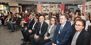 niluferden-kansere-farkindalik-cagrisi-bedenin-sana-fisildar-onu-duy.jpg