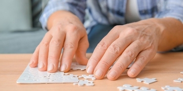 parkinsonda-sabir-anlayis-ve-dogru-tedavi-hayat-degistiriyor.jpg