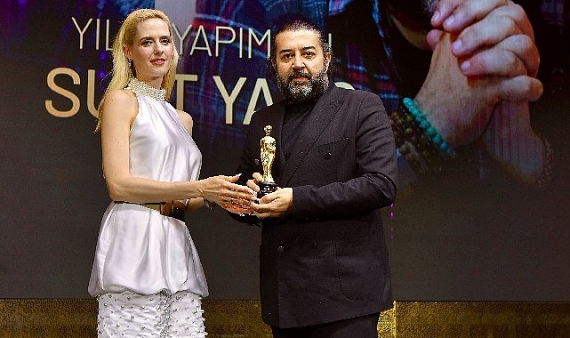 suat-yanc-yilin-en-iyi-yapimcisi-odulunu-aldi.jpg